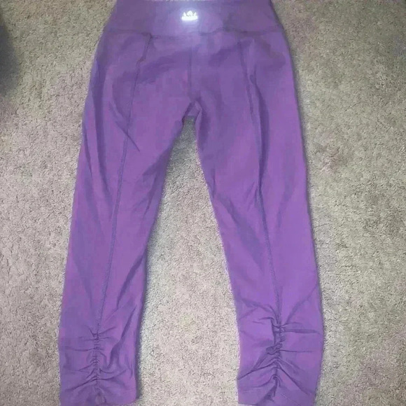 NWOT Beyond Yoga Capri leggings small - Picture 2 of 7